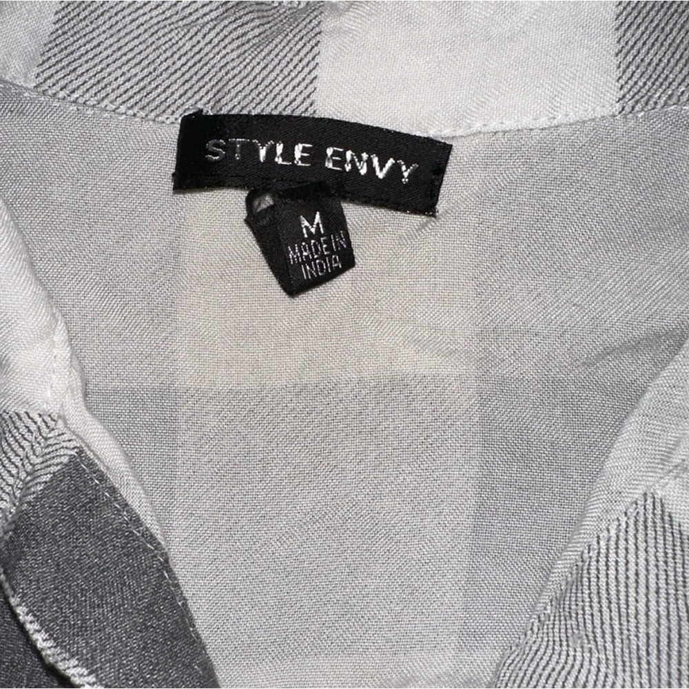 Style Envy Top - Picture 3 of 3